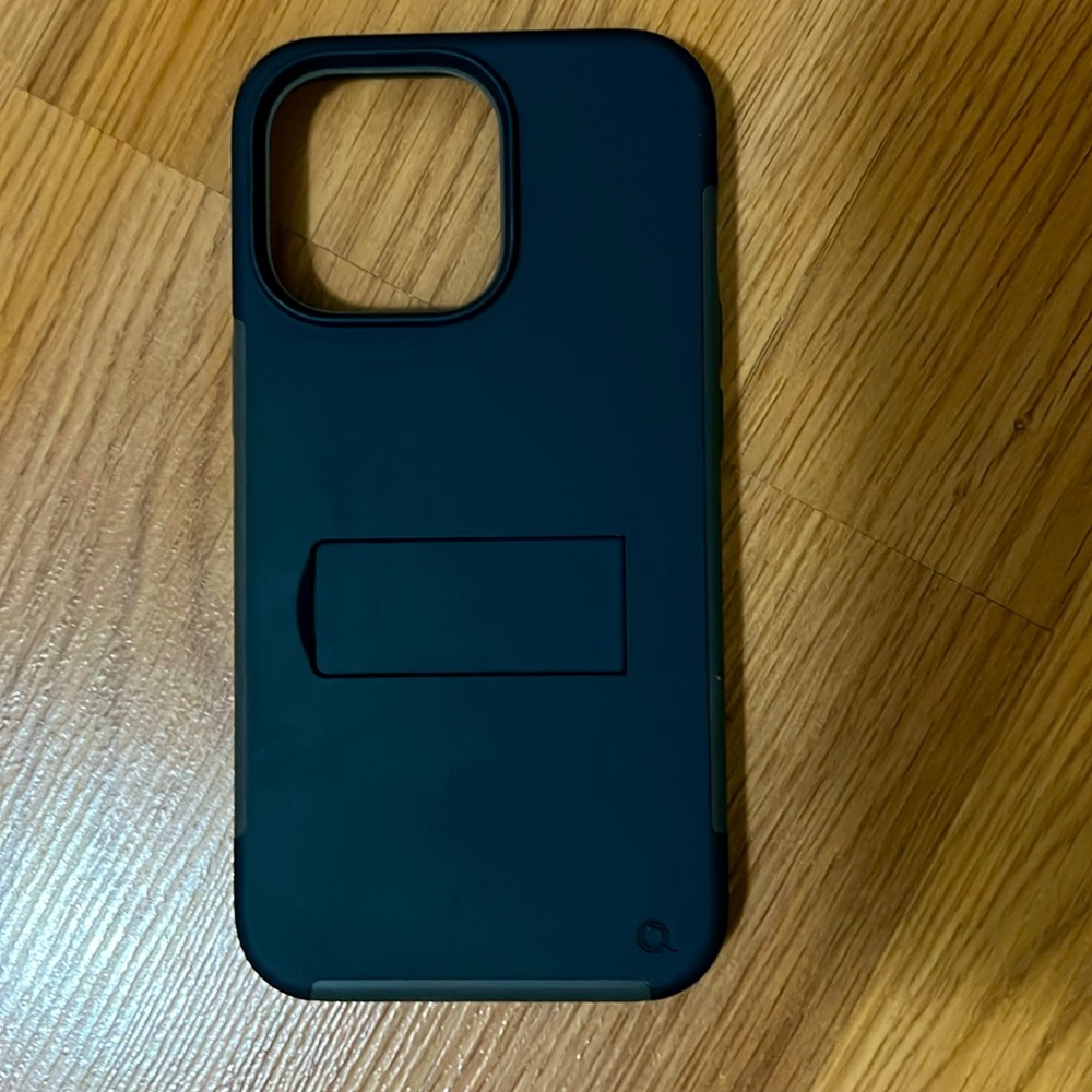 New w/o tags iPhone 13 case